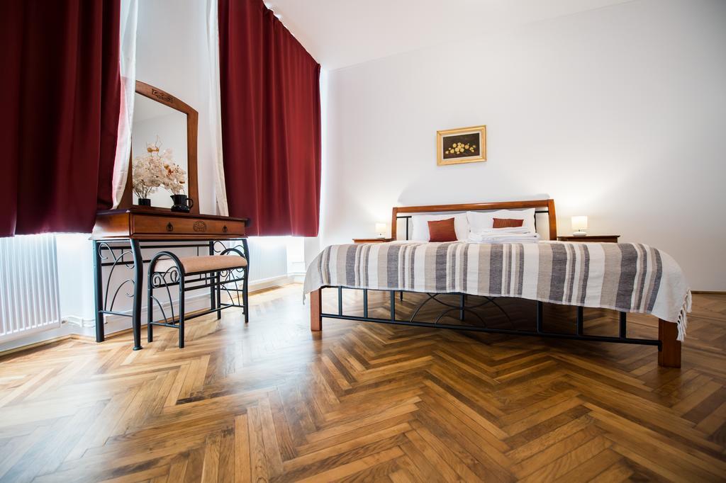 Old City Mary Apartment Brasov Bagian luar foto